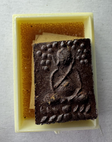 พระปิดตามหาลาภ หลวงพ่อแก้ว วัดนางสาว เนื้อผงยาจินดามณี  (ขายแล้ว)