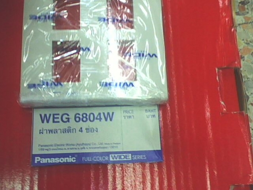 ฝาพลาสติค 4 ช่อง รุ่นใหม่ สีขาว WEG6804W พานาโซนิค Panasonic