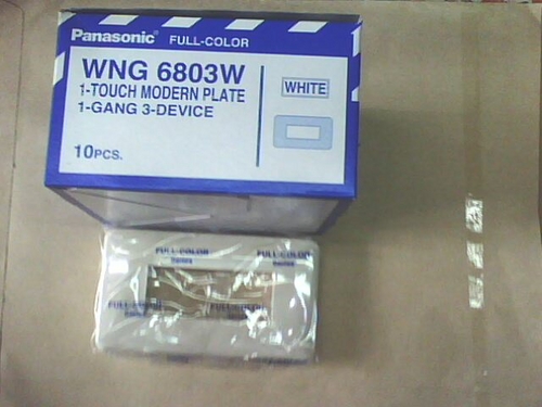 ฝาพลาสติค 3 ช่อง รุ่นเก่า พานาโซนิค สีขาว WNG6803W  Panasonic