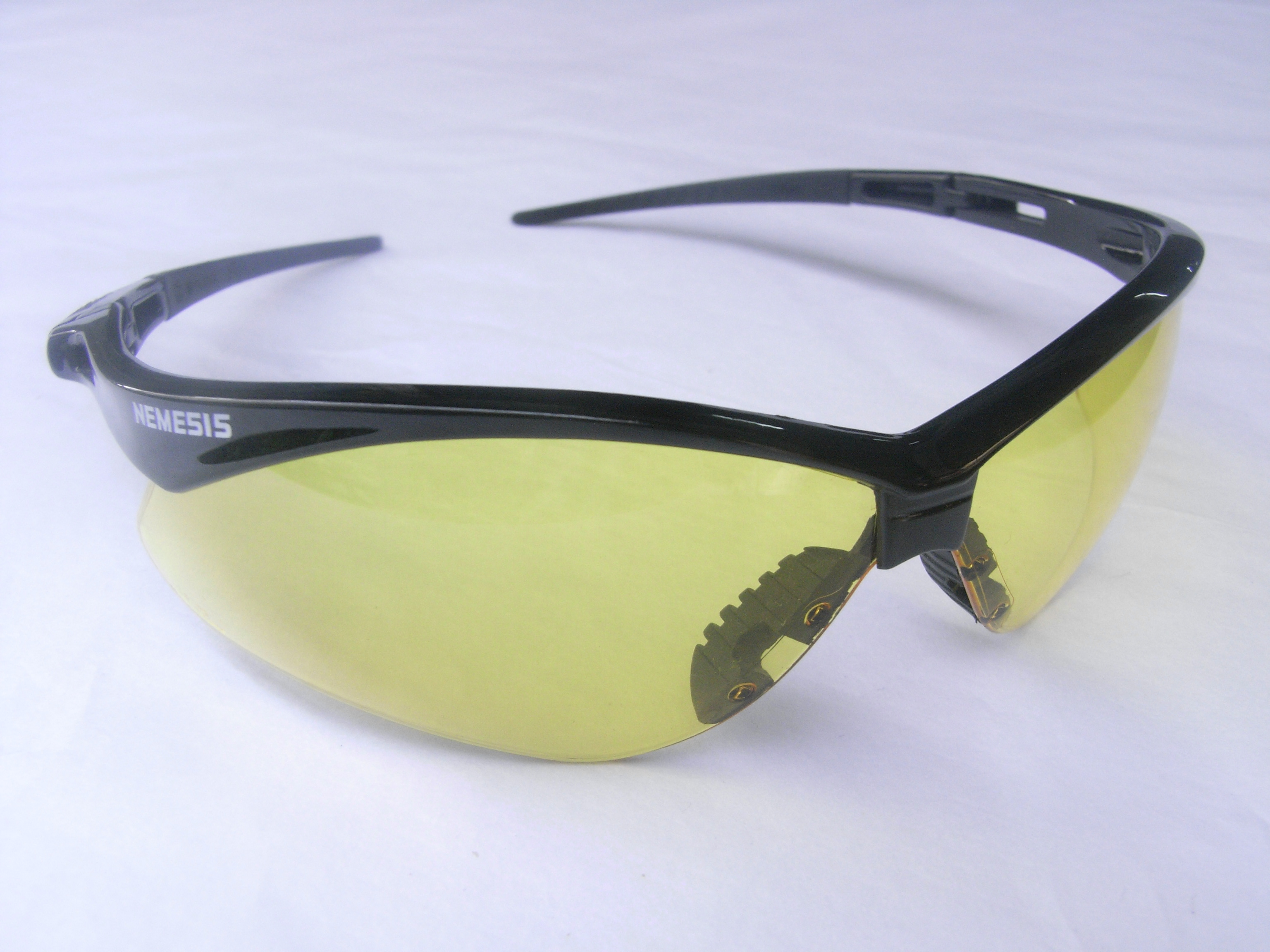 แว่นตาเซฟตี้ , แว่นตากันสะเก็ด , แว่นตา NEMESIS , BLACK FRAME AMBER LENS SAFETY GLASSES 3