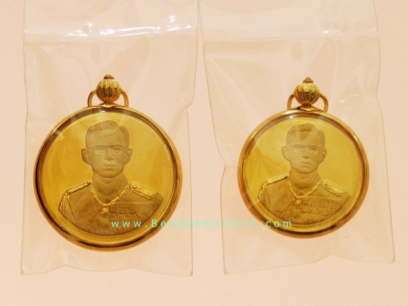 SPเหรียญรัชกาลที่ 9 เนื้อทองแดงชุบทองที่ระลึกสร้าง รพ.ราชพิพัฒน์2539ในกรอบทอง(เหรียญเล็ก) 3