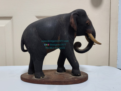 ช้างไม้แกะสลัก (ใหญ่)