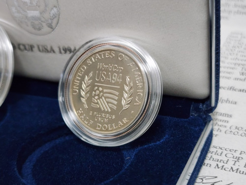 เหรียญที่ระลึกการแข่งขันฟุตบอลโลกปี 1994 ที่ประเทศสหรัฐอเมริกา พร้อมใบรับรองการผลิต 5