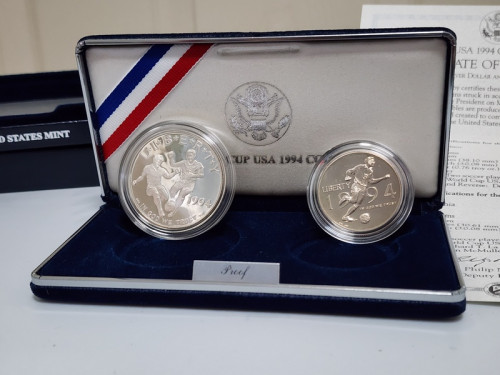 เหรียญที่ระลึกการแข่งขันฟุตบอลโลกปี 1994 ที่ประเทศสหรัฐอเมริกา พร้อมใบรับรองการผลิต
