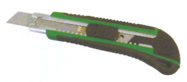 คัตเตอร์เอนกประสงค์ 18mm เขียว-ดำ 007106