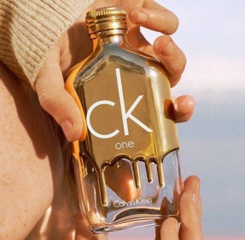 น้ำหอม CK One Gold EDT ของแท้  แต่กลิ่นค่อนข้างสดใสให้ความรู้สึกสดชื่น หอมแบบใช้ได้ทั้งชายและหญิง