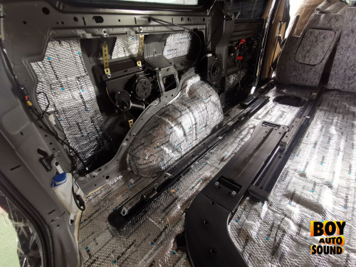 Hyundai H-1 VS Blaupunkt Sound Damping ลดเสียงรบกวนจากภายนอก ช่วยซับทอนเสียงรบกวนให้เงียบขึ้น  และยั 5