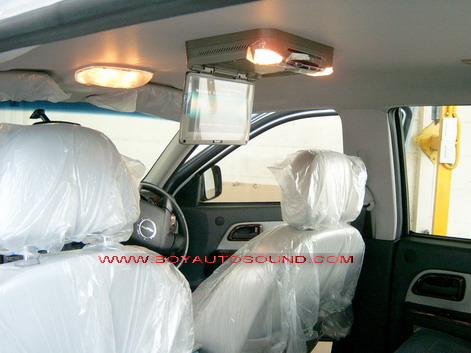 ISUZU MU7กับจอเพดานพร้อมเครื่องเล่นดีวีดีในตัว 1