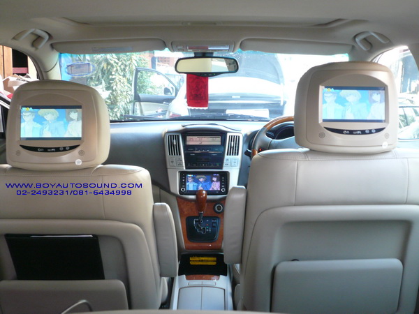 LEXUS ติดเครื่องเล่นดีวีดี all-in-one พร้อมชุดจอหัวหมอนคู่ เบาะหนังแท้ สีเดียวกับตัวรถ เข้าชุดสุดหรู 1