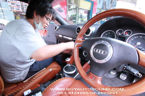 AUDI tt เปลี่ยน front เบา ๆ งานเนียน ๆ กับร้านบอยออโต้ซาวด์ 2