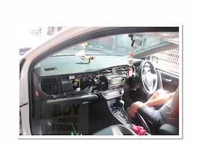 TOYOTA ALTIS 2014 เทห์แบบมีสไตล์ ใช้ front Pioneer avh-x5650bt มีบลูทูธ พร้อมติดกล้องมองถอยหลังช่วยเ 5