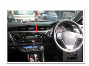 TOYOTA ALTIS 2014 เทห์แบบมีสไตล์ ใช้ front Pioneer avh-x5650bt มีบลูทูธ พร้อมติดกล้องมองถอยหลังช่วยเ 6