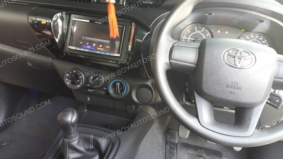TOYOTA REVO เผยโฉมกันแล้วครับ ลูกค้าเป็นวัยรุ่นใจร้อน เลยมาติดเครื่องเสียงแบบจัดเต็ม นำหน้ากากตัวเต็ 1