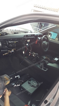 TOYOTA REVO เผยโฉมกันแล้วครับ ลูกค้าเป็นวัยรุ่นใจร้อน เลยมาติดเครื่องเสียงแบบจัดเต็ม นำหน้ากากตัวเต็ 2