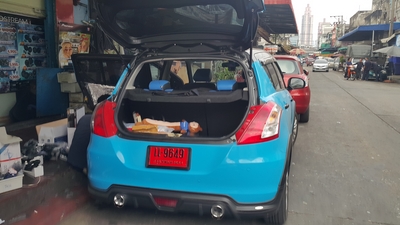 SUZUKI SWIFT ลูกค้าเก่าเคยเข้ามาใช้บริการที่ร้าน ตอนนี้ออกคันใหม่ให้คุณแฟน ก้อเลยมาอัพเกรดให้เหมือน 1