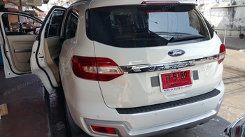 FORD EVEREST2016 ติดตั้งจอหัวหมอนแบบ clip หนีบติดกับขาเบาะเดิม เก็บงานชุดสายไฟ เดินสายเก็บแบบเรียบร 5