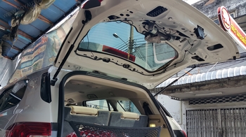 FORD EVEREST2016 ติดตั้งจอหัวหมอนแบบ clip หนีบติดกับขาเบาะเดิม เก็บงานชุดสายไฟ เดินสายเก็บแบบเรียบร 6