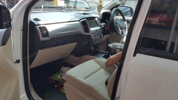 FORD EVEREST2016 ติดตั้งจอหัวหมอนแบบ clip หนีบติดกับขาเบาะเดิม เก็บงานชุดสายไฟ เดินสายเก็บแบบเรียบร 7