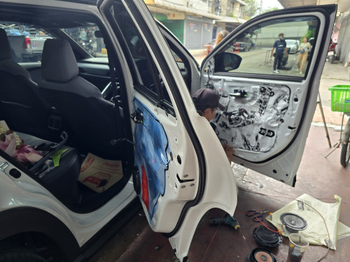 toyota yaris cross 2024 อัพเกรดชุดลำโพง Focal คู่หน้าและคู่หลัง พร้อมเสริมซับวูฟเฟอร์เป็น HARMOTECH 6