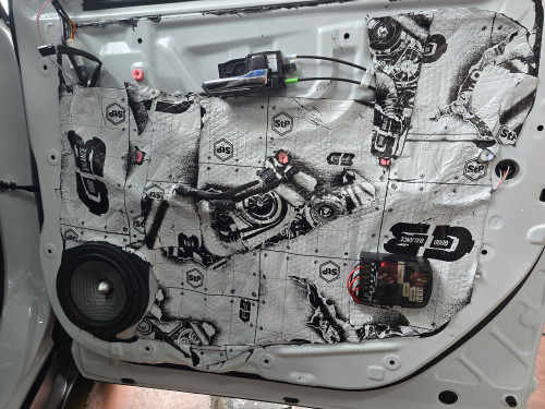 toyota yaris cross 2024 อัพเกรดชุดลำโพง Focal คู่หน้าและคู่หลัง พร้อมเสริมซับวูฟเฟอร์เป็น HARMOTECH 1