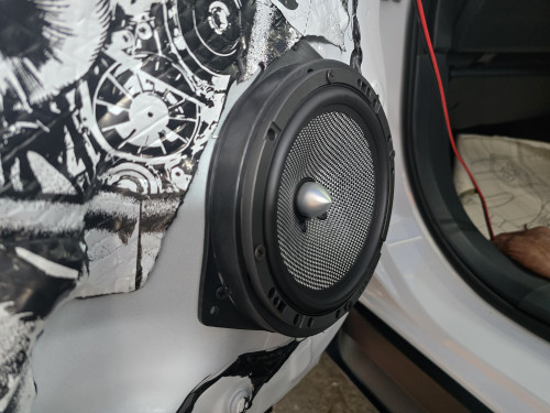 toyota yaris cross 2024 อัพเกรดชุดลำโพง Focal คู่หน้าและคู่หลัง พร้อมเสริมซับวูฟเฟอร์เป็น HARMOTECH 4