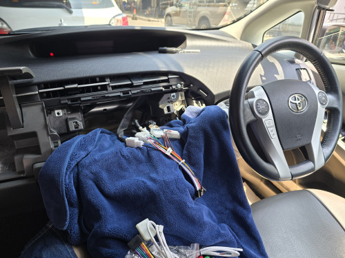 toyota prius ใครยังใช้จอเดิมอยู่ บอกเลย “พลาดมาก!” งานนี้ต้องจัดเต็มด้วยจอแอนดรอยตรงรุ่น ไม่ตัดต่อสา 4