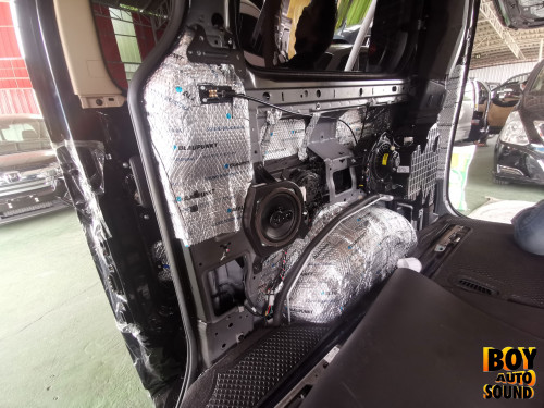 Hyundai H-1 VS Blaupunkt Sound Damping ลดเสียงรบกวนจากภายนอก ช่วยซับทอนเสียงรบกวนให้เงียบขึ้น  และยั 2