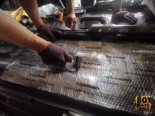 Hyundai H-1 VS Blaupunkt Sound Damping ลดเสียงรบกวนจากภายนอก ช่วยซับทอนเสียงรบกวนให้เงียบขึ้น  และยั 3