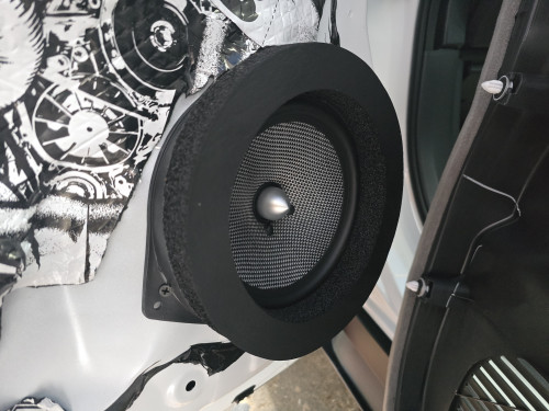 toyota yaris cross 2024 อัพเกรดชุดลำโพง Focal คู่หน้าและคู่หลัง พร้อมเสริมซับวูฟเฟอร์เป็น HARMOTECH 3