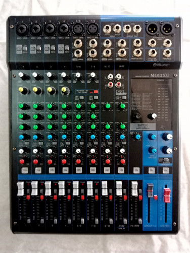 MAX MG12XU 12-Channel Mixing Console