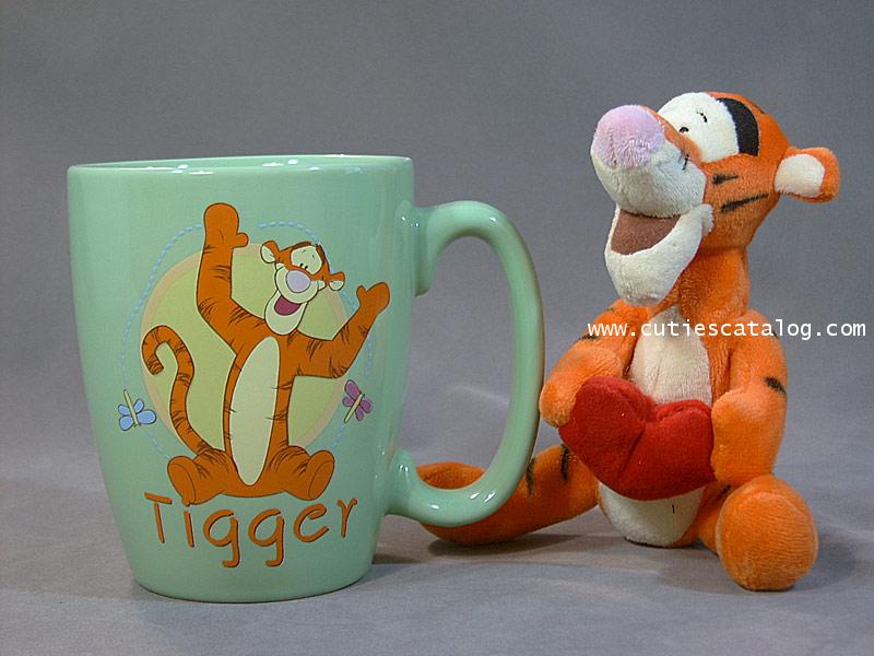 แก้วทิคเกอร์ พร้อมตุ๊กตาทิคเกอร์ ถือหัวใจ(Tigger mug with Tigger doll)