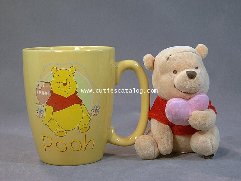 แก้วหมีพูห์ พร้อมตุ๊กตาหมีพูห์ ถือหัวใจ(Pooh mug with Pooh doll)