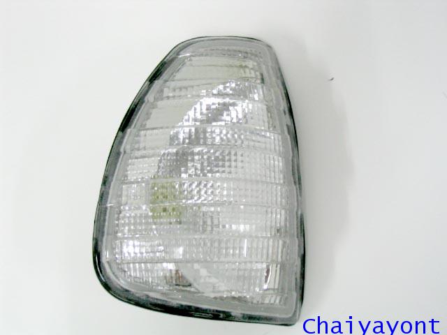 ไฟเลี้ยวด้านขวาสีขาว Mercedes - Benz W123 1