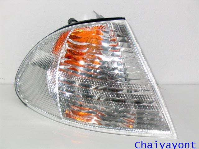 ไฟเลี้ยวชุดแต่งสีขาวด้านขวายี่ห้อ Bosch ของรถบีเอ็ม BMW E46 318i 325i Serie 3 1