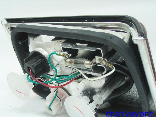 ชุดแต่งทับทิมไฟท้ายเพชร คริสตัล ขาว-แดง ด้านขวา รถบีเอ็มดับบลิว BMW E34 518i 520i 525i 530i M43 M50 13
