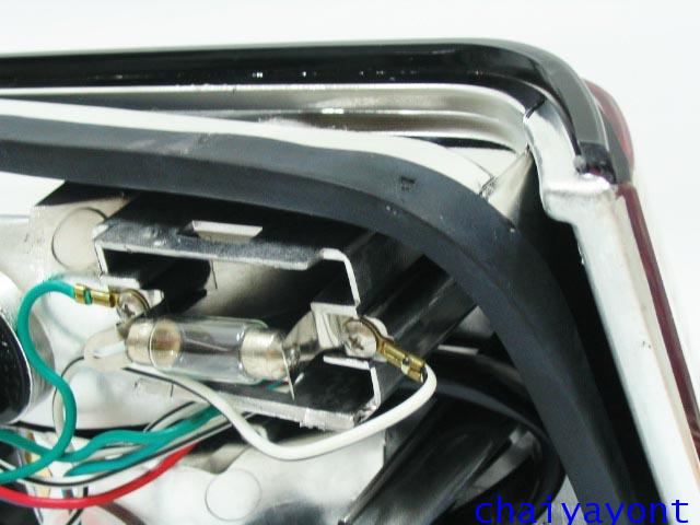 ชุดแต่งทับทิมไฟท้ายเพชร คริสตัล ขาว-แดง ด้านขวา รถบีเอ็มดับบลิว BMW E34 518i 520i 525i 530i M43 M50 14