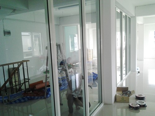 กั้นห้องกระจกอลูมิเนียม