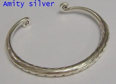 กำไลข้อมือเงินแท้ม้วนปลายเป็นขดกลม, Karen Bangle_012-011 1