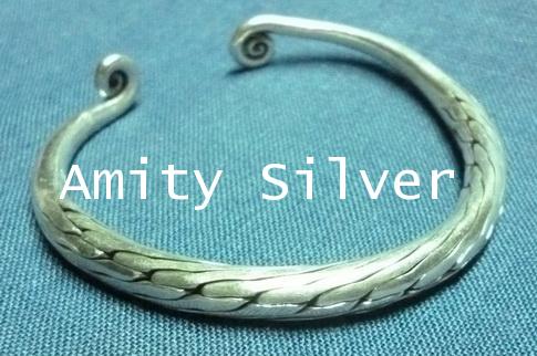 กำไลข้อมือเงินแท้ม้วนปลายเป็นขดกลม, Karen Bangle_012-011 2