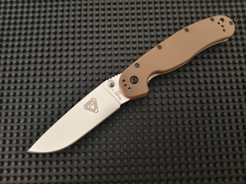 มีดพับ Ontario RAT Model 1 Folding Knife Satin D2 Plain Blade, Coyote Brown Nylon Handles (8867CB)