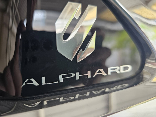 โลโก้ข้างประตูหน้า Alphard Vellfire 40 แบบเดิมที่ติดมากับรถจากโรงงาน 2
