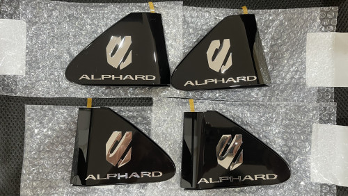 โลโก้ข้างประตูหน้า Alphard Vellfire 40