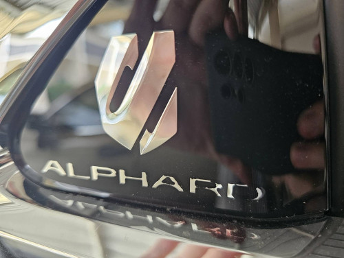 โลโก้ข้างประตูหน้า Alphard Vellfire 40 แบบเดิมที่ติดมากับรถจากโรงงาน 3
