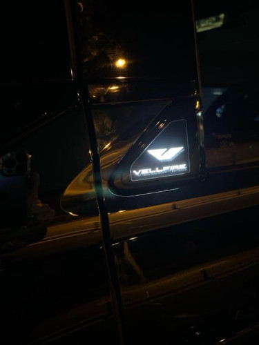 โลโก้ข้างประตูหน้า Alphard Vellfire 40 แบบมีไฟ 1