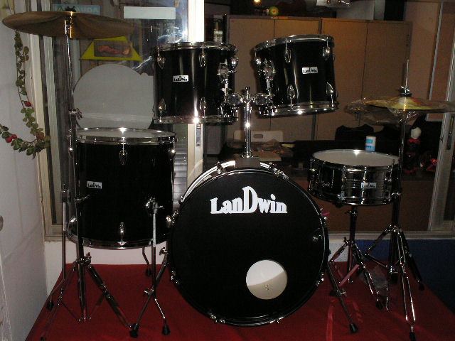 กลองชุด LANDWIN  tom 6 หลัก bass drums 8 หลัก แฉ 16 และ HH 1 คู่ ไม้ 7 ชั้นครบชุด ราคาพิเศษ 24