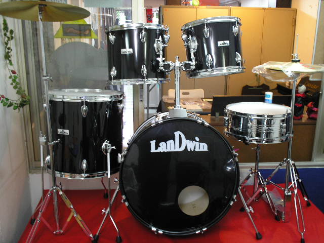 กลองชุด LANDWIN  tom 6 หลัก bass drums 8 หลัก แฉ 16 และ HH 1 คู่ ไม้ 7 ชั้นครบชุด ราคาพิเศษ