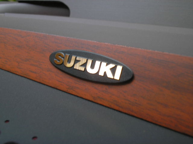 เปียโนไฟฟ้า ยี่ห้อ SUZUKI รุ่น km-88 ปรับระดับน้ำหนักคีย์ และบันทึกเสียงได้ พิเศษสุดแถม amp 100w 26