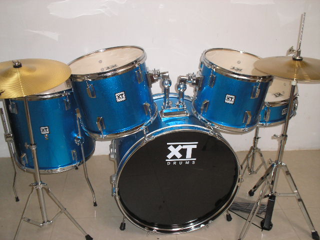 กลองชุด 5 ใบยี่ห้อ XT Drums แสนร์ไม้ ฉาบ 16 และ HH 1 คู่ ไม้ 7 ชั้น สีฟ้า คุณภาพดี