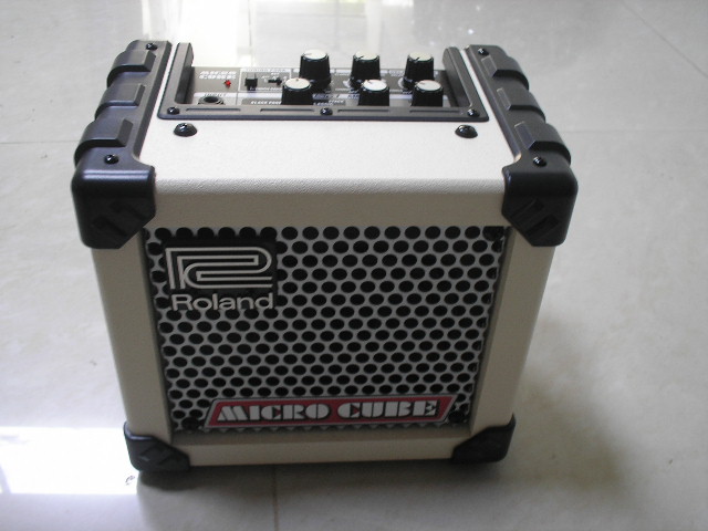 แอมป์ Guitar Amplifier ยี่ห้อ Roland รุ่น MICRO CUBE คุณภาพดีเยี่ยม