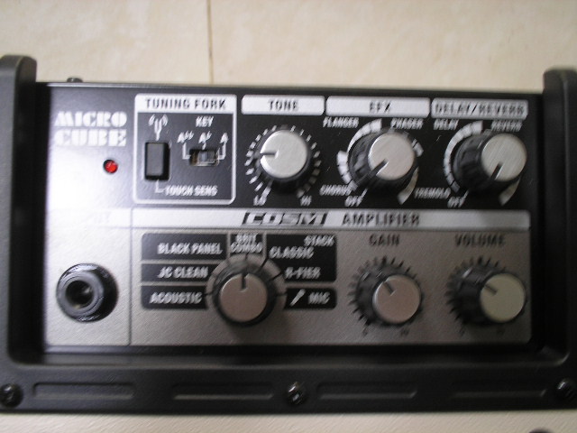 แอมป์ Guitar Amplifier ยี่ห้อ Roland รุ่น MICRO CUBE คุณภาพดีเยี่ยม 3